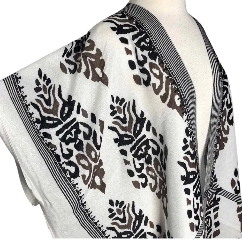Steve Madden Black/White Damask Topper (NWT) (Size: OSFM) - Picture 5 of 12